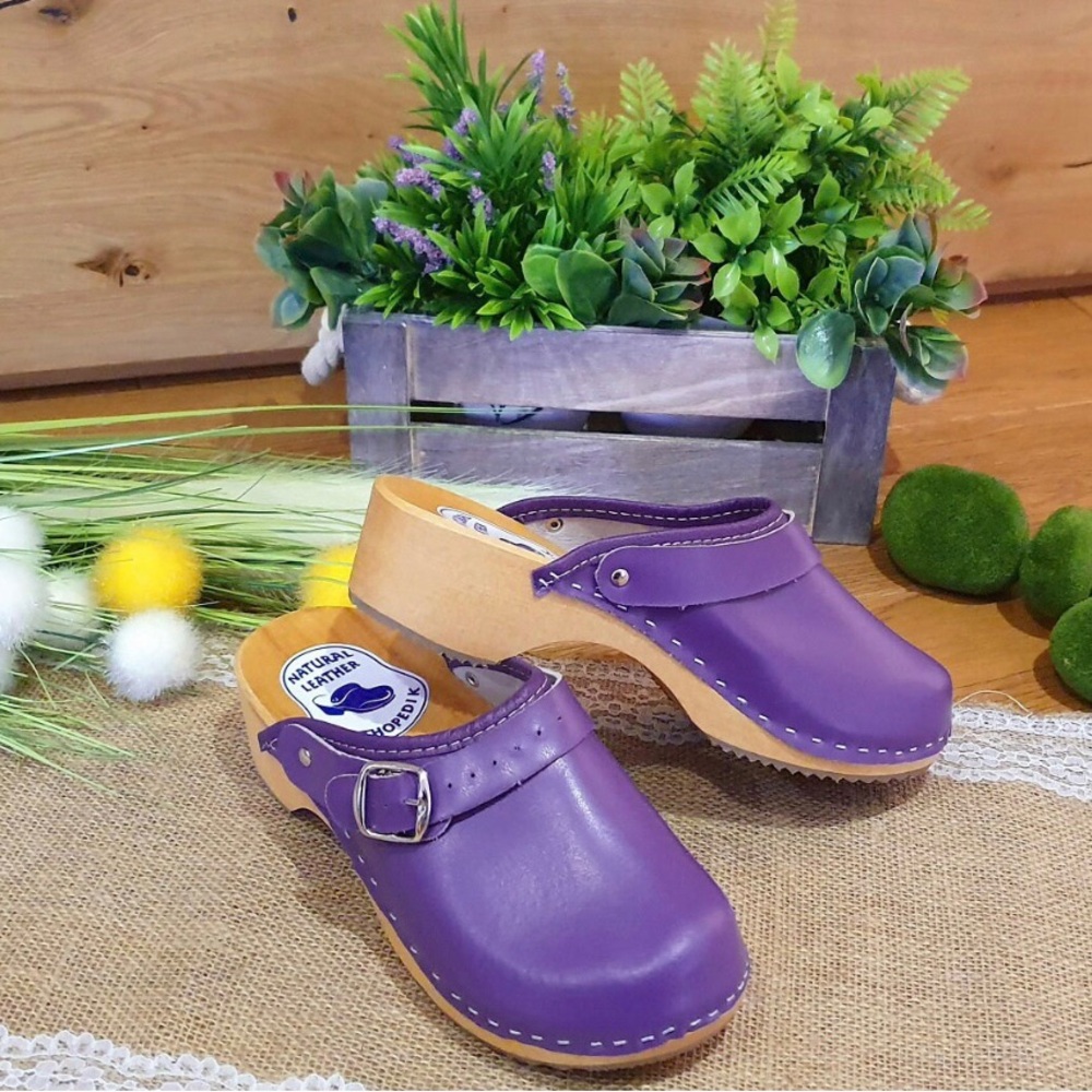 Women’s Leather Clogs